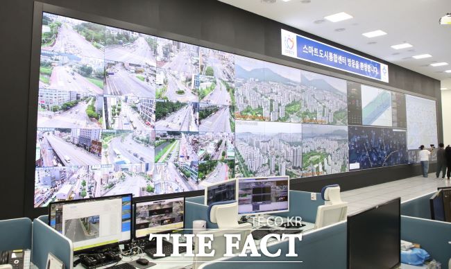 스마트도시통합센터 관제시스템 모습. /안양시