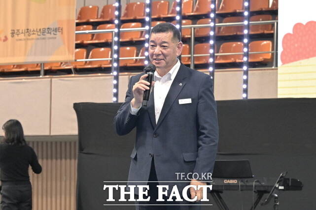 최원철 공주시장이 지난18일 백제체육관에서 열린 제39회 청소년 친환경대전 및 한마음 축제에서 축사를 하고 있다. /공주시