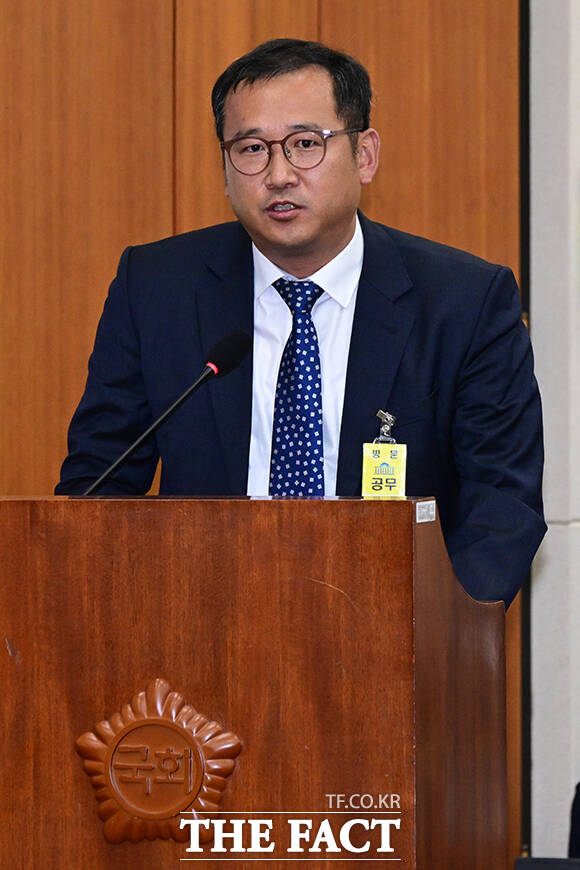 전준형 언론노조 YTN지부장이 참고인으로 출석해 질의 답변을 하고 있다.