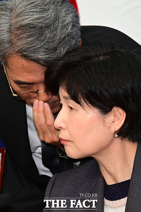 왼쪽부터 이건태 간사, 백혜련 위원장, 정청래 대표.