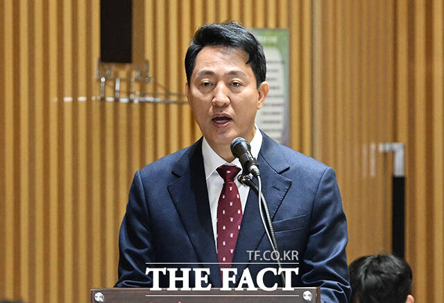 오세훈 서울시장이 20일 오전 서울 중구 서울특별시청에서 열린 국회 국토교통위원회의 서울특별시에 대한 국정감사에 참석해 질의에 답변을 하고 있다. /박헌우 기자