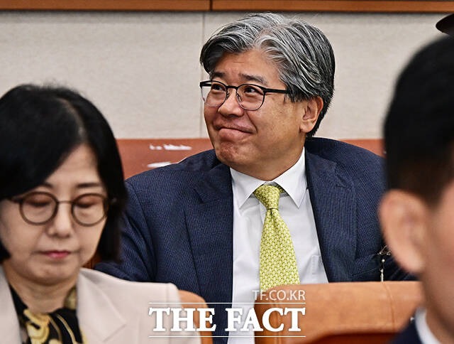 국정감사 출석한 나경원 국민의힘 의원 배우자인 김재호 춘천지방법원장.