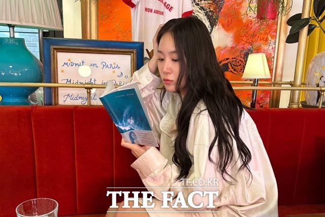 가수 소유가 미국적기에서 인종차별을 당했다고 주장한 가운데 동승했던 누리꾼이 반박에 나서면서 논쟁이 뜨겁다. /소유 인스타그램