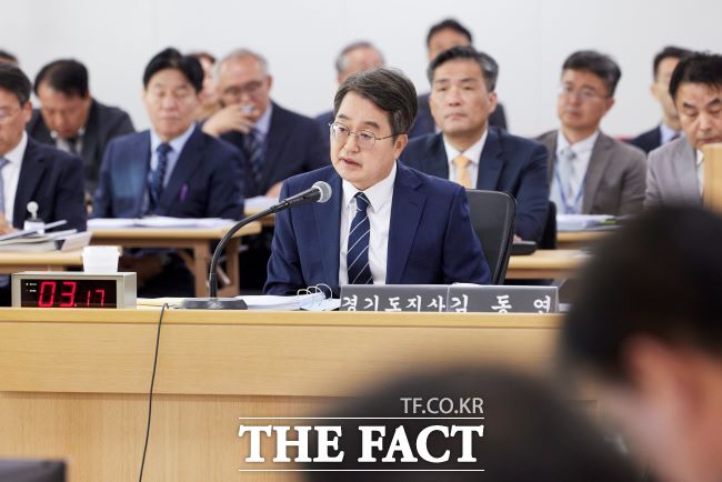 20일 경기도청 4층 율곡홀에서 열린 2025 국토교통위원회 국정감사에서 김동연 경기도지사가 의원들의 질의에 답변하고 있다. /경기도