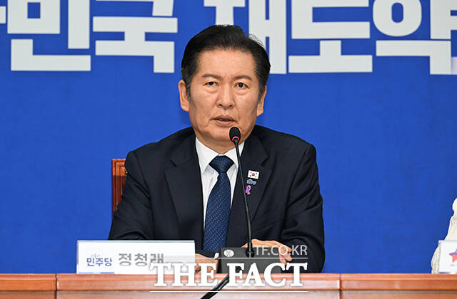 정청래 더불어민주당 대표(사진)가 20일 장동혁 국민의힘 대표를 향해 내란 수괴 피의자와 또다른 계엄을 꾸미겠다는 것인가라고 반문했다. /박헌우 기자