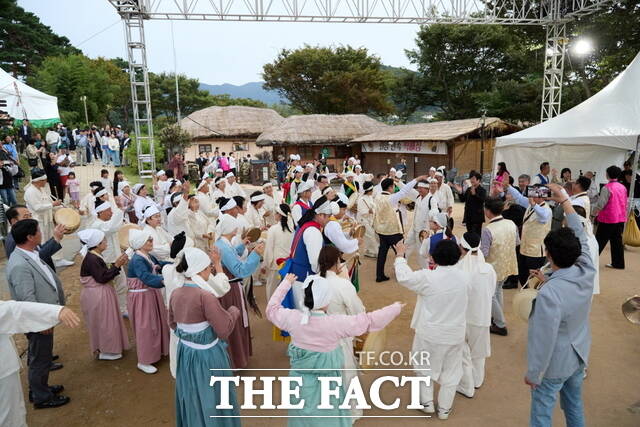 제24회 외암민속마을 짚풀문화제 현장. /아산시