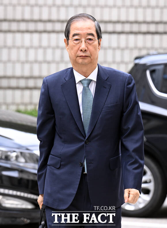 한덕수 전 국무총리가 20일 서울 서초구 서울중앙지방법원에서 열린 내란 우두머리 방조 혐의 3차 재판에 출석하고 있다. /이새롬 기자