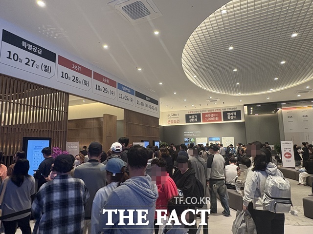 분양 관계자에 따르면 견본주택은 16일 개관해 4일간 2만5000여명 이 다녀갔다. /공미나 기자