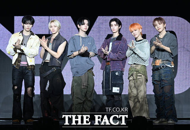 그룹 보이넥스트도어의 태산 성호 명재현 이한 리우 운학(왼쪽부터)이 20일 오후 서울 강서구 KBS아레나에서 열린 다섯 번째 미니 앨범 The Action(디 액션) 발매 기념 미디어 쇼케이스에 참석해 포즈를 취하고 있다./이새롬 기자