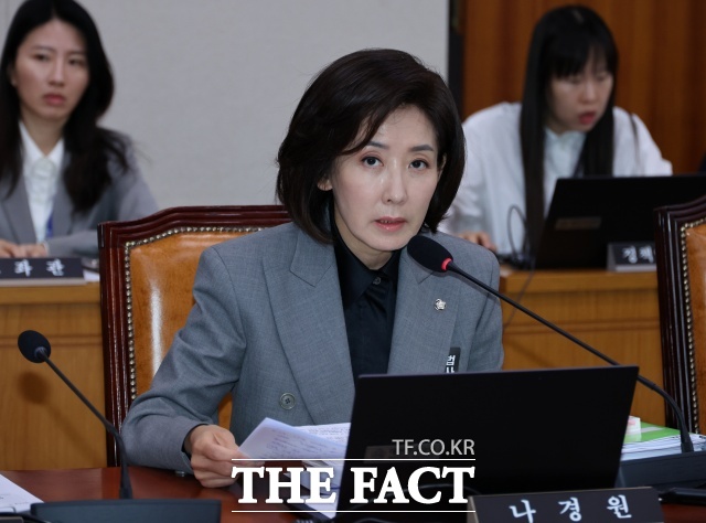 나경원 국민의힘 의원이 20일 국회 법제사법위원회에서 열린 서울고등법원 등에 대한 국정감사에서 신상발언하고 있다. /뉴시스