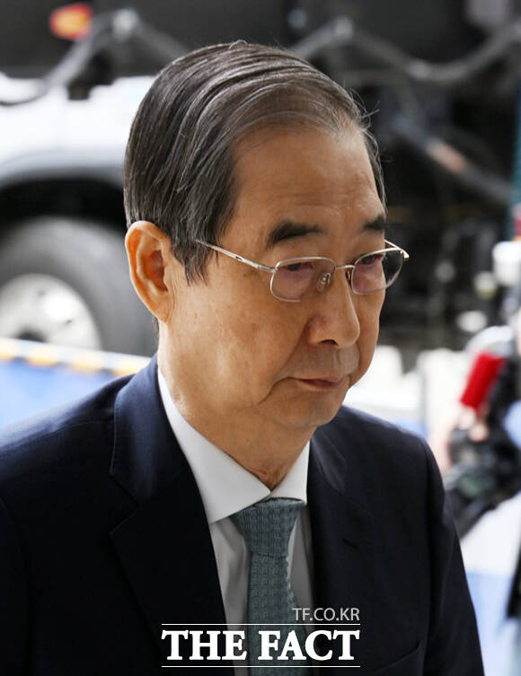 한덕수 전 국무총리가 20일 서울 서초구 서울중앙지방법원에서 열린 내란 우두머리 방조 혐의 3차 재판에 출석하고 있다. /이새롬 기자