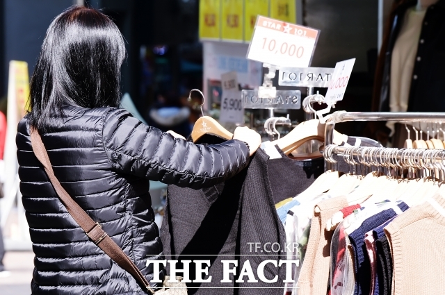 화요일인 21일 경기 파주의 아침 최저 기온이 1도까지 떨어지는 등 추위가 강화되겠다. 전국적으로 흐린 날씨는 강원 영동과 경상권, 제주도를 제외하고 오후부터 차차 개겠다./ 더팩트DB