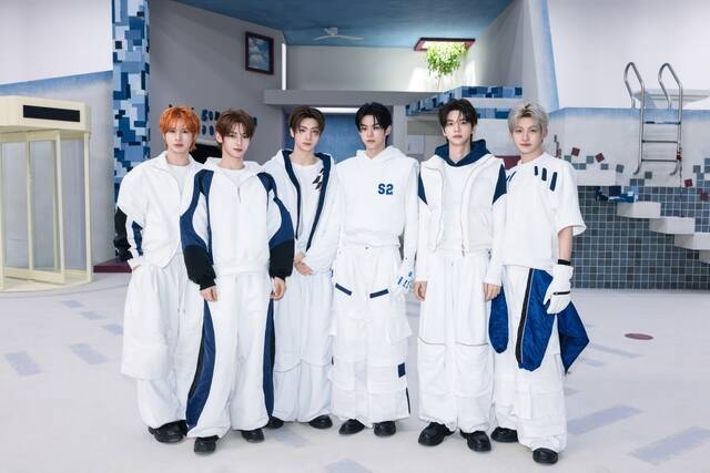 그룹 투어스(TWS)의 네 번째 미니 앨범 play hard가 발매 첫 일주일 동안 63만 9787장의 판매고를 기록했다./플레디스 엔터테인먼트