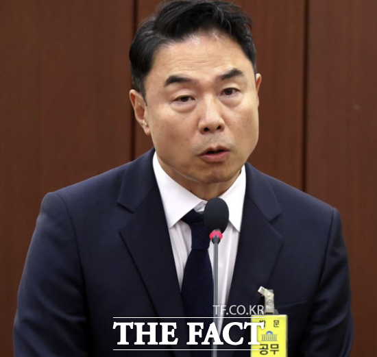 정지영 현대백화점 대표이사가 21일 서울 여의도 국회에서 열린 보건복지위원회 국점감사에서 의원 질의에 답변하고 있다. /뉴시스