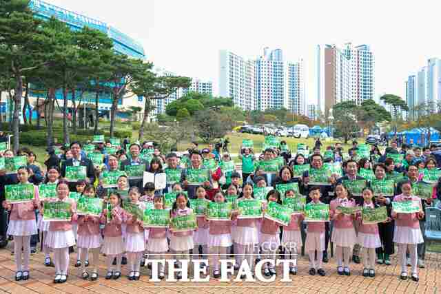 당진시는 21일 시청 야외무대에서 기후위기 극복을 위한 탄소중립 실천·확산대회를 개최했다. /당진시