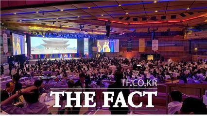 지난해 10월 29일 오스트리아 빈에서 열린 제28차 세계한인경제인대회에서 한국 전통무용이 축하공연을 진행하고 있다./인천시