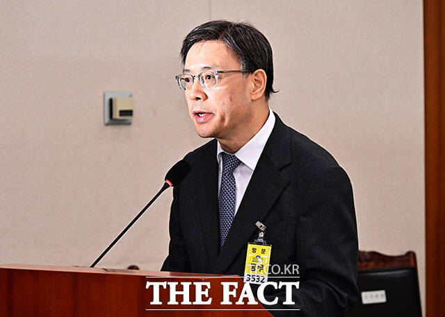 업무보고 하는 이원범 대전고등법원장.