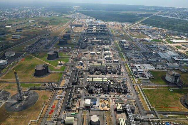 대우건설이 액화천연가스(LNG) 건설사업에서 경쟁력을 갖추며 전세계 LNG 플랜트 건설시장 참여 확대를 추진하고 있다. 사진은 나이지리아에서 수주한 NLNG Train7 현장. /대우건설