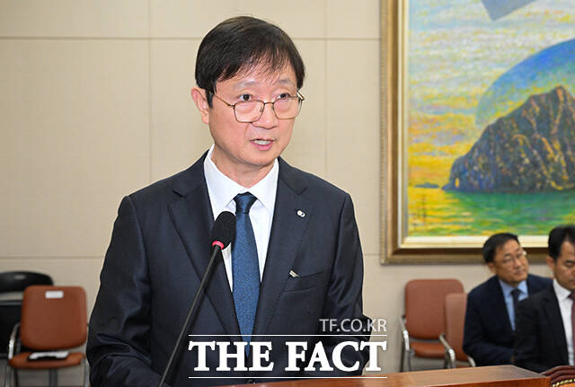 이찬진 금융감독원장이 21일 오전 서울 여의도 국회에서 열린 정무위원회의 금융감독원에 대한 국정감사에 참석해 업무보고를 하고 있다. /국회=박헌우 기자