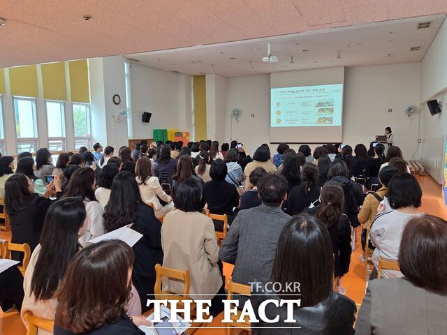 21일 사이언스신성어린이집에서 참관 교사들을 대상으로 '영유아학교 시범기관 수업공개'가 진행되고 있다. /대전교육청