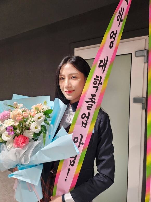 오하영이 21일 자신의 유튜브 채널 오피셜 하영(OFFICIAL HAYOUNG)을 3년 만에 재오픈한다. 유명한 축구 덕후인 그는 그러한 면모를 자연스럽게 콘텐츠에 담아 보여줄 계획이다. /원니스코리아