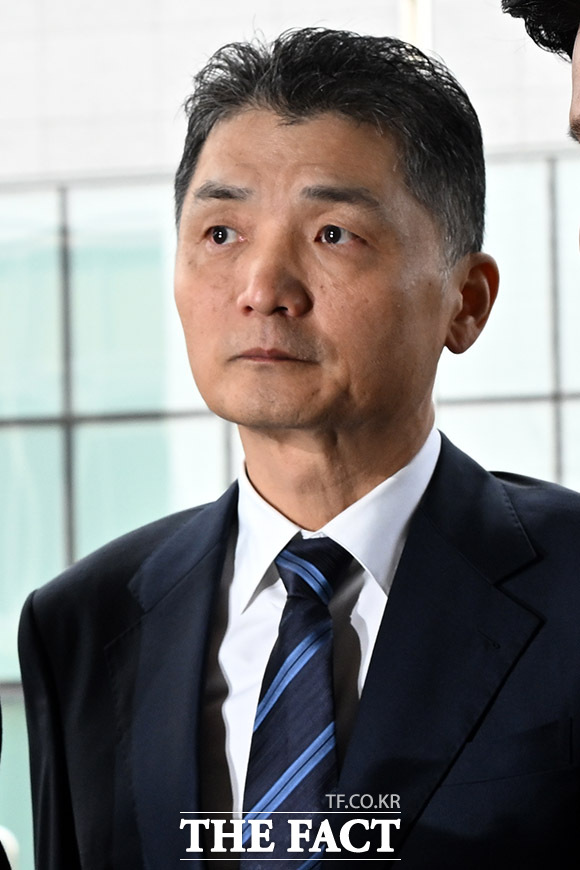 카카오 김범수, 묵묵부답으로 선고 공판 출석.