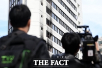  화재로 검게 그을린 서울센터빌딩 [포토]