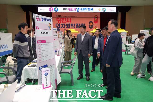 당진시는 21일 고대면 당진실내체육관에서 2025년 하반기 일자리 박람회를 개최했다. /당진시
