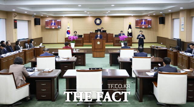 청양군의회가 21일 본회의장에서 제315회 임시회 제1차 본회의를 열고 있다. /청양군의회