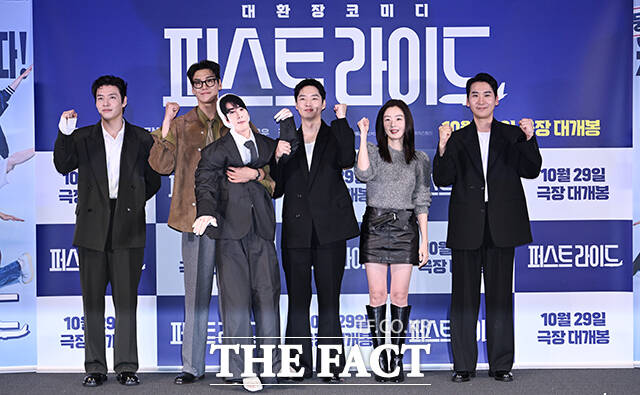 배우 강하늘 김영광 강영석 한선화, 남대중 감독(왼쪽부터)이 22일 오후 서울 용산구 CGV 용산 아이파크몰에서 열린 영화 퍼스트 라이드 언론 시사회 및 기자간담회에 참석해 포즈를 취하고 있다. /박헌우 기자