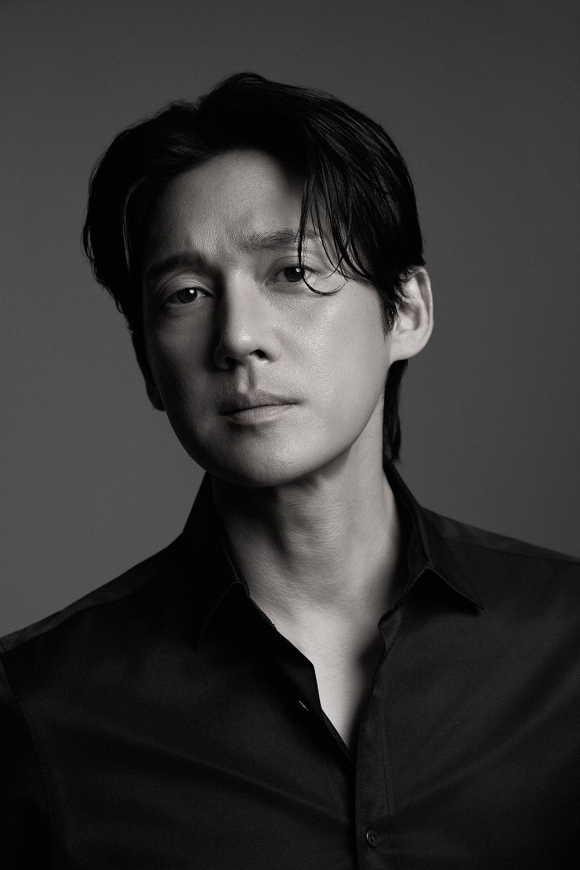 배우 송창의가 와이원엔터테인먼트로 4년 만에 돌아와 전속계약을 체결했다. /와이원엔터테인먼트