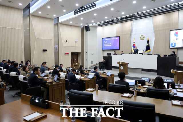 당진시의회는 22일 제124회 임시회를 열고 의정활동에 들어갔다. /당진시의회