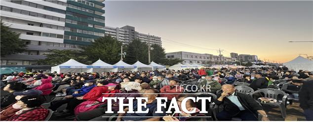 2024년 인천연안부도 종합어시장 앞 행사장에서 열린 꽃게 축제 사진 /인천시