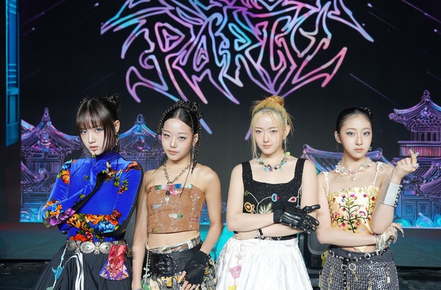 걸그룹 비비업이 22일 미니 2집 선공개곡 House Party 발표 쇼케이스를 개최하고 시각적으로 과감해지고 음악 색깔이 달라졌다고 밝혔다. /이고이엔티