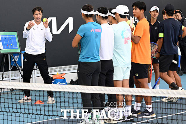 한국 테니스 유망주 만난 라파 나달 아카데미.