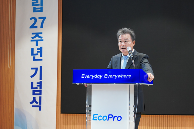 이동채 에코프로 창업주가 22일 충북 오창 본사에서 열린 창립 27주년 기념식에서 기념사를 발표하고 있다. /에코프로