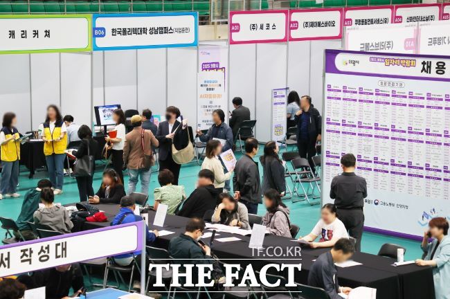 의왕시 상반기 일자리박람회 진행 모습. /의왕시