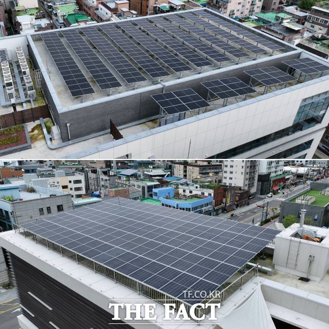 석수체육관(위)과 호계1동 행정복지센터 옥상 태양광 패널 모습. /안양시