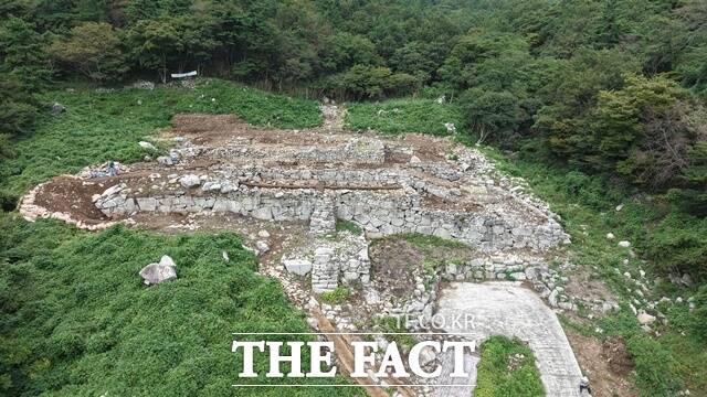 남해 서면 서호리 일원 대장군지 축대 및 전체 전경 /남해군