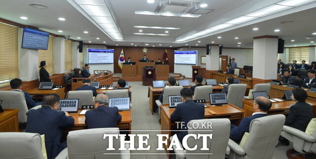 논산시의회가 23일 제267회 임시회 제2차 본회의를 열고 있다. /논산시의회