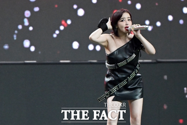 박봄은 2NE1 재결합 이후 그룹 멤버들과 함께 투어를 이어오다 최근 정신적인 문제로 활동을 중단한 상태다. 사진은 지난 8월 토트넘 훗스퍼와 뉴캐슬 유나이티드의 쿠팡플레이 시리즈 경기가 열린 서울 마포구 서울월드컵경기장에서 박봄이 축하 무대를 펼치고 있다. /남용희 기자