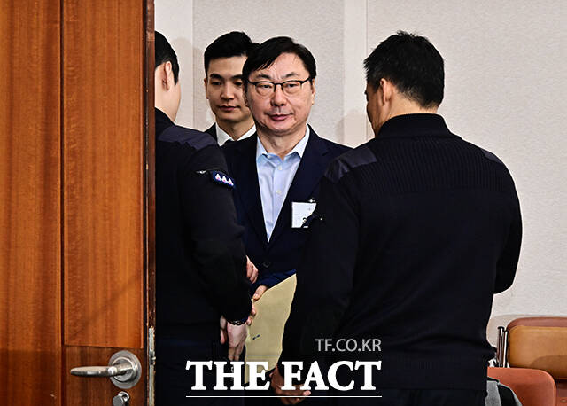 이화영 전 경기도 평화부지사가 23일 오전 서울 여의도 국회 법제사법위원회에서 열린 울고등검찰청, 수원고등검찰청, 서울중앙지방검찰청 등에 대한 국정감사에 출석하고 있다. /국회=배정한 기자