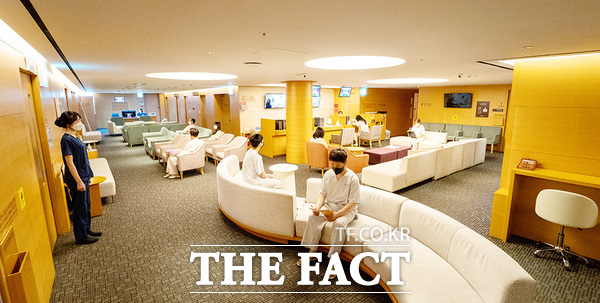 대전선병원 건강검진센터가 CJ바이오사이언스의 장내 미생물 분석 서비스 ‘것 인사이드(GUT INSIDE)’를 도입해 개인 맞춤형 건강 진단 시대를 열었다. 사진은 대전선병원 건강검진센터 전경. /대전선병원