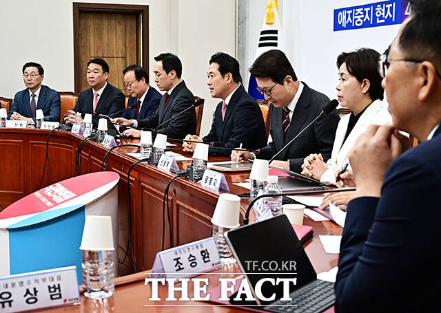 국민의힘은 최근 졸속 입법 방지법과 김현지 방지법 등 입법전에 나서기도 했다. 사진은 장동혁 국민의힘 대표가 20일 오전 서울 여의도 국회에서 열린 최고위원회의에 참석해 모두발언을 하고 있는 모습. /배정한 기자