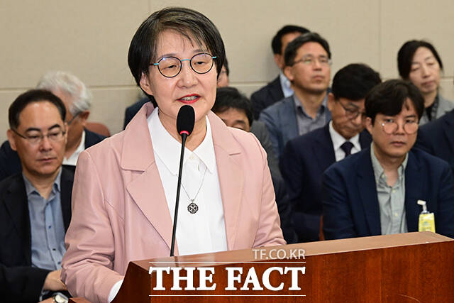 권태선 방송문화진흥회 이사장이 인사말을 하고 있다.