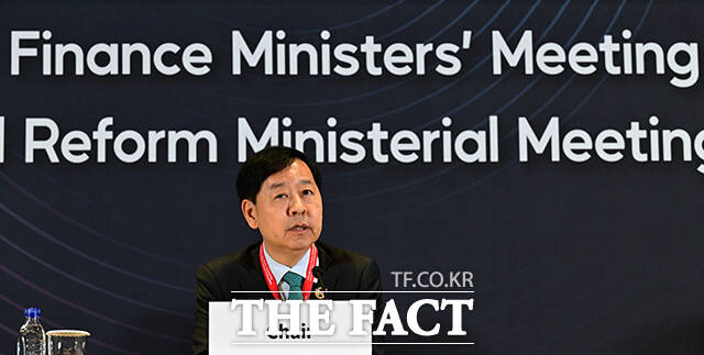 구윤철 부총리 겸 기획재정부 장관이 23일 오전 인천 인스파이어 리조트에서 열린 APEC 재무, 구조개혁장관회의 합동 기자회견에 참석해 모두발언을 하고 있다. /인천=임영무 기자