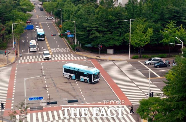 안양시 자율주행 버스 주야로 운행 모습. /안양시