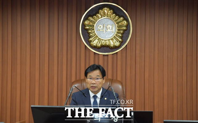 폐회사하는 조용훈 의장. /논산시의회