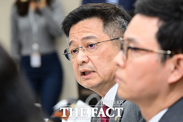 질의하는 김장겸 국민의힘 의원.