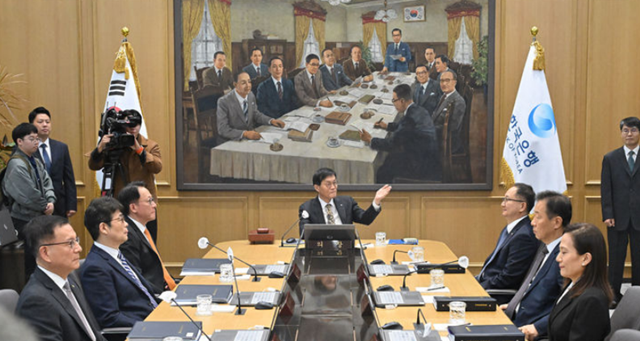 이창용 한국은행 총재가 23일 오전 서울 중구 한국은행 본관에서 금융통화위원회 본회의를 주재하고 있다. /사진공동취재단
